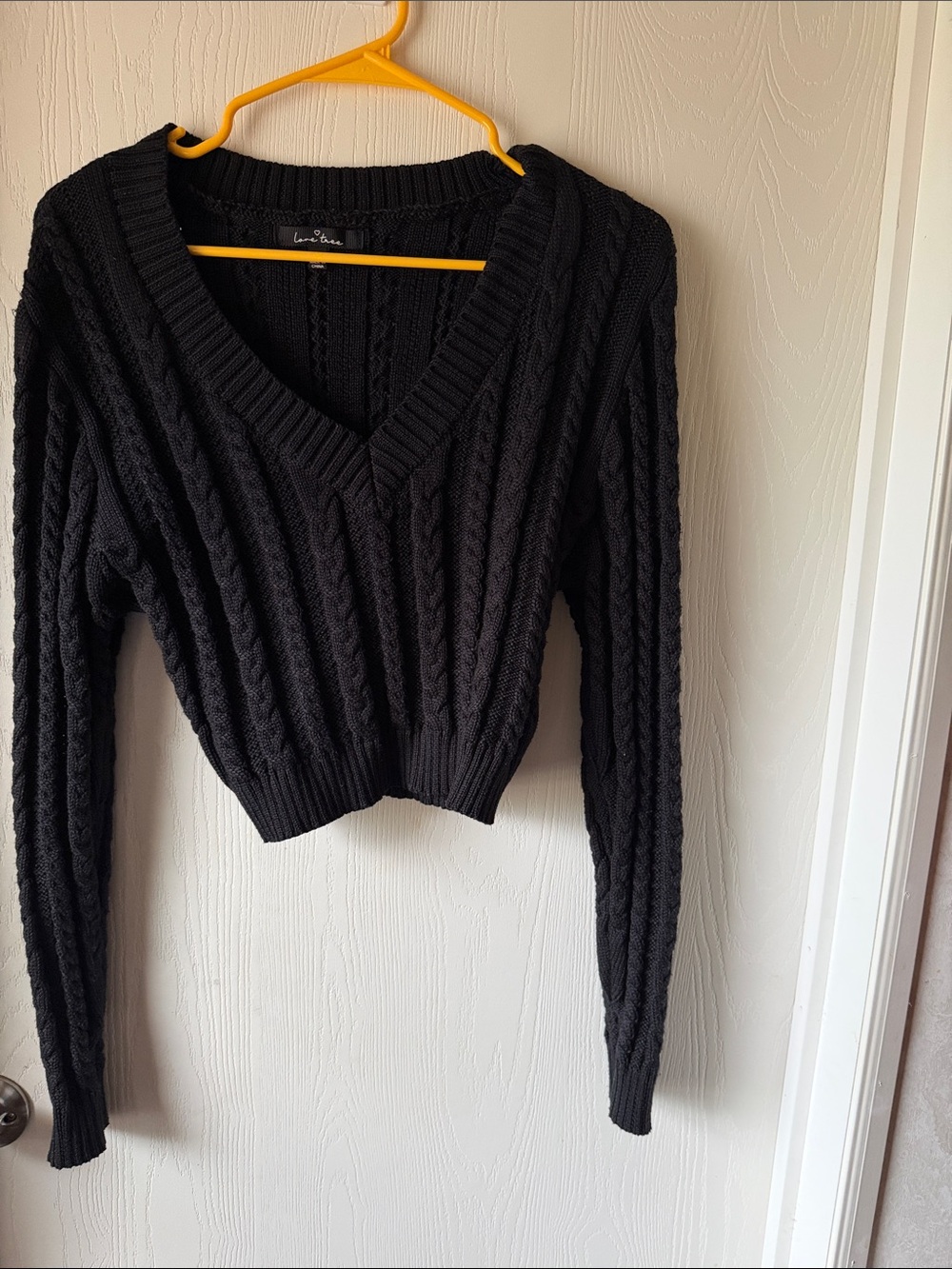 Love Tree Black Cropped Cable Knit V-Neck Sweater